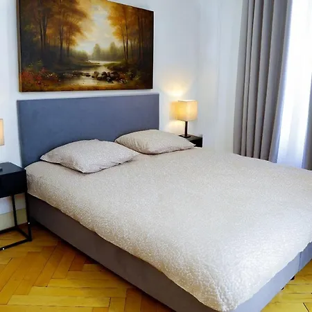 Appartement Luxueux 5 Pièces *